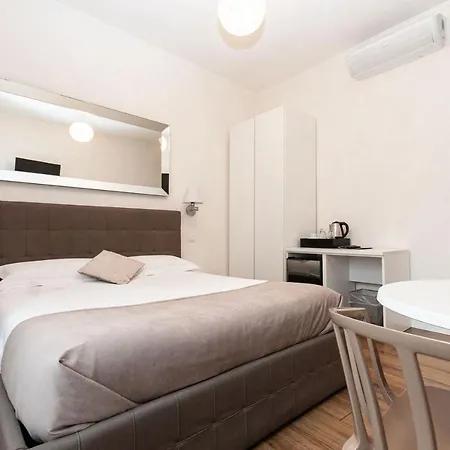 לינה וארוחת בוקר Casa Alessandrini 4*