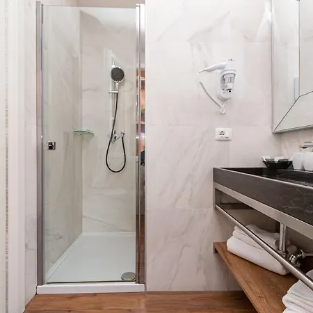 לינה וארוחת בוקר Casa Alessandrini 4*